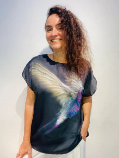 Camiseta Kaftan Cetim Beija Flor - comprar online