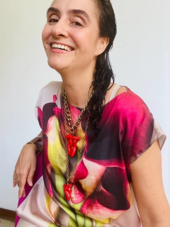 Camiseta Kaftan Cetim Calla Vermelha na internet