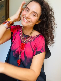 Camiseta Kaftan Cetim Gérbera Preta - comprar online