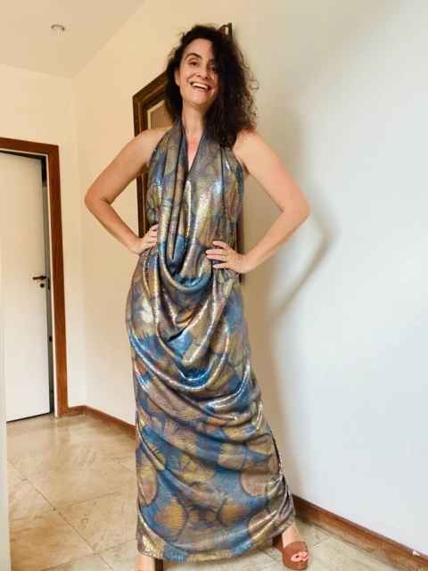 Vestido Regata Maxi Gola Paetê Plumas