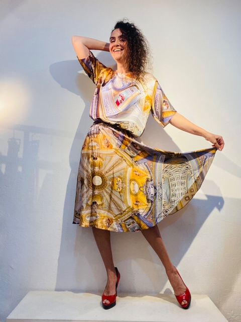 Saia Curta Evasê Seda Fachada