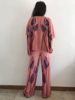 Camiseta Maxi Morcego Cetim Antúrio Rosa na internet