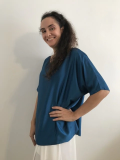 Camiseta Morcego Cetim Azul Petróleo - comprar online