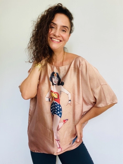 Camiseta Morcego Cetim Mulher Maravilha Nude
