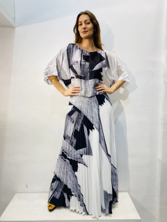 Vestido Morcego Saia Plissada Crepe Arquitetura na internet