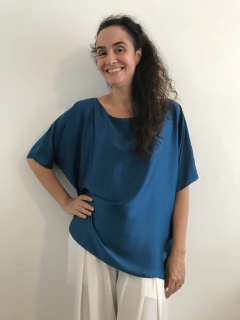 Camiseta Morcego Cetim Azul Petróleo