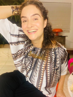 Camiseta Morcego Cetim Faisão Branco - ALESSA