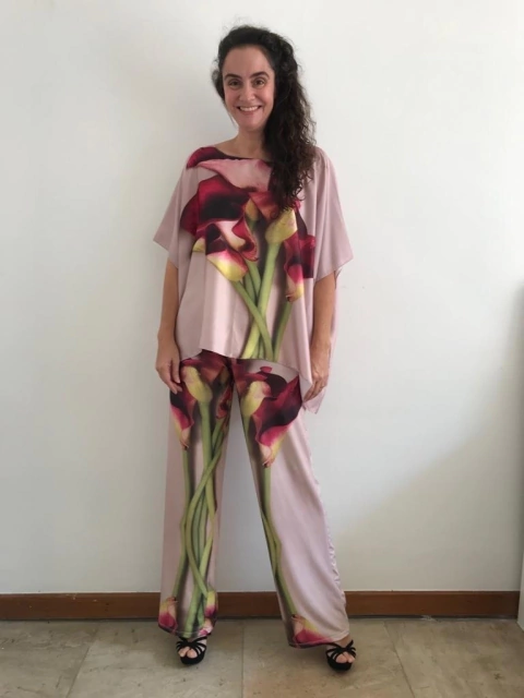 Camiseta Maxi Morcego Cetim Calla Vermelha