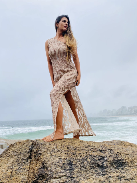 Vestido Regata Ombro Só Longo Dourado Rebordado