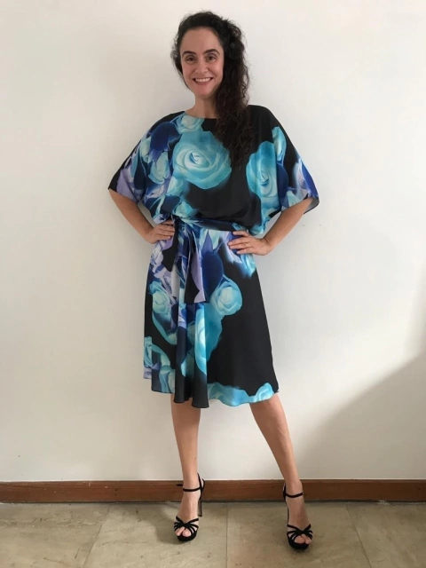 Vestido Morcego Evasê Crepe Rosa Azul