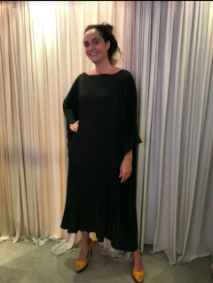 Vestido Plissê Curto Crepe Preto