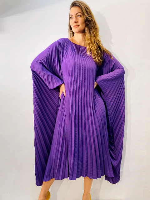 VESTIDO PLISSADO CURTO CREPE ROXO