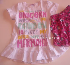 Remera manga corta blanca de letras unicornio con volados