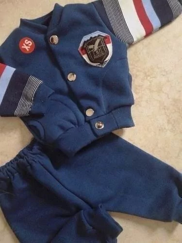 Set Frisado de Campera con bordado y Pantalón