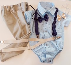 Traje para bautismo fiesta bodycamisa celeste pantalon gabardina tirador moño