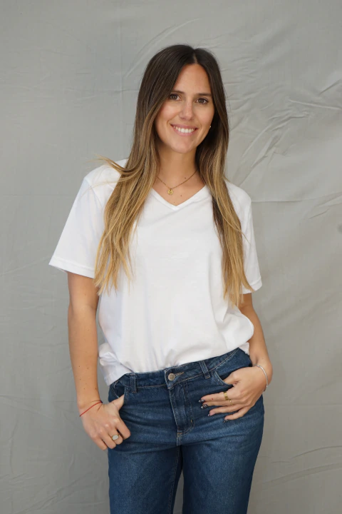 Remera Basica escote en V Leon Blanco Unisex