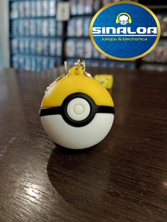 Llavero Pokemon - Pokébola (amarilla + blanca + borde negro)