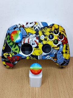 Funda joystick xbox one c/ sticks (blanca diseño zapatillas y calaveras)