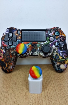 Funda joystick ps4 c/ sticks + skin luz (blanca diseño calaveras y catrinas)