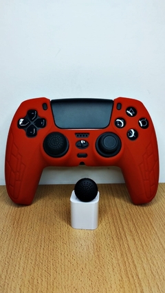 Funda joystick ps5 con agarre antideslizante + sticks (rigida roja) en internet