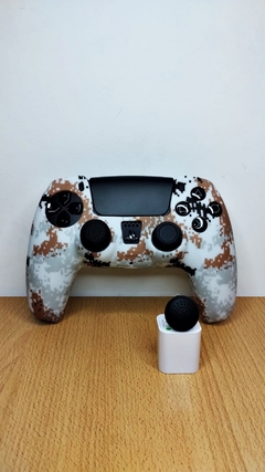 Funda joystick ps5 con sticks (blanca diseño pixelada marron y gris) - comprar online