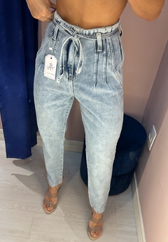 calça mom future clara premium