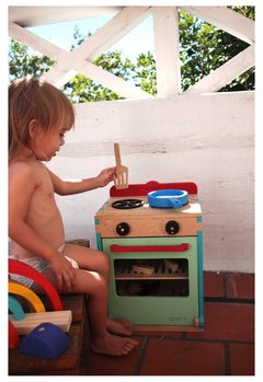 - Cocinita con horno - Incluye una sartén de madera, una espátula y un huevo frito!