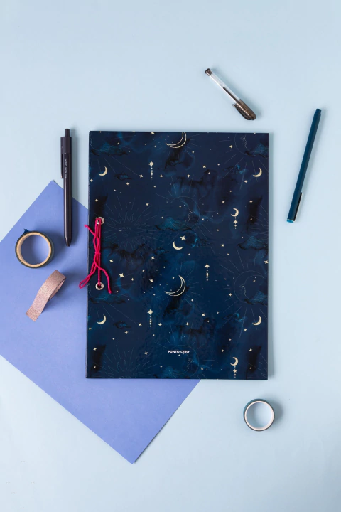 Carpeta 2 tapas A4 - Lunas y soles azules