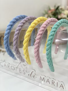 Tiara trançada ( fio de malha )