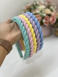Tiara trançada ( fio de malha ) - comprar online