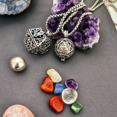 Collar Relicario con Piedras 7 Chakras - comprar online