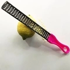 RALLADOR ALARGADO DE CÍTRICOS DE CHAPA