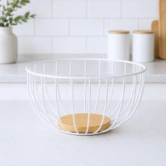 FRUTERA DE METAL BLANCA REDONDA CON BASE DE BAMBU 25cm - comprar online