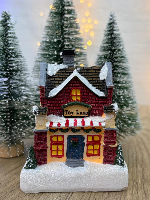 CASITA INGLESA NEVADA CON LUZ SURTIDA