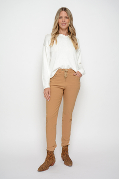 Imagen de Jogger WONDER con tachas y cristales (6026)