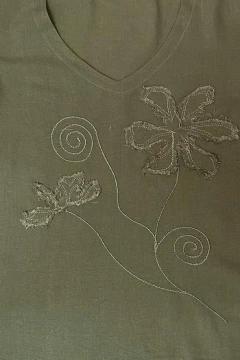 Remera TECA de lino con flor aplicada y bordada (5921) - tienda online