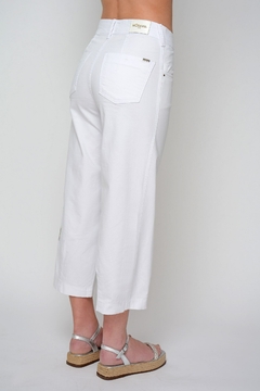 Crop baggy TULIPAN bordado blanco (J5951) - Moravia Jeans