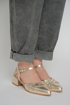 Zapato AZALEA con punta y tachas (5962) - Moravia Jeans
