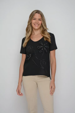 Remera TECA de lino con flor aplicada y bordada (5921)