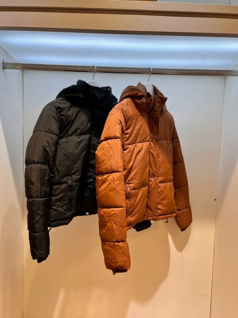 Campera LAMAR puffer corta con capucha (6055)