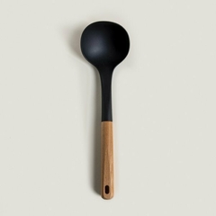Cucharon nylon mango madera32CM - comprar online