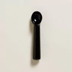 CUCHARA NEGRA PARA HELADO 18 CM - comprar online