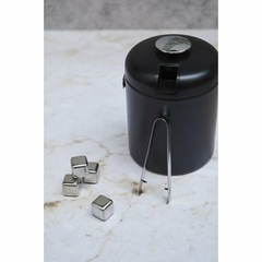 HIELERA NEGRA CON PINZA - comprar online