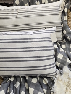 Almohadon 40x65 CHENILLE RAYAS GRIS - comprar online