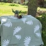 MANTEL TUSOR 350X135 VERDE SECO c/estampa bca.