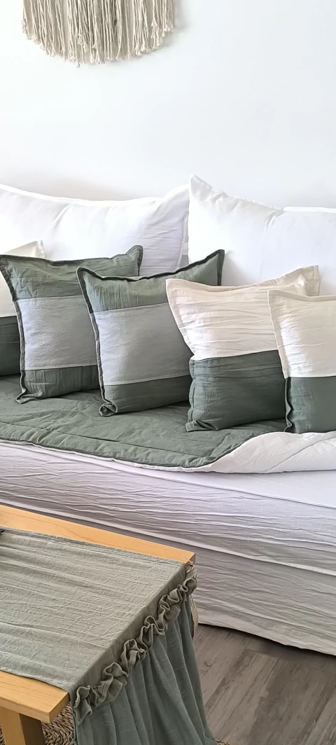 Combo pillow reversible más dos almohadones 40x40