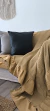 Manta cubre sillón avellana. - comprar online