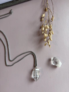 Cadena fina con Cuarzo Cristal - Milagros de la Abuela