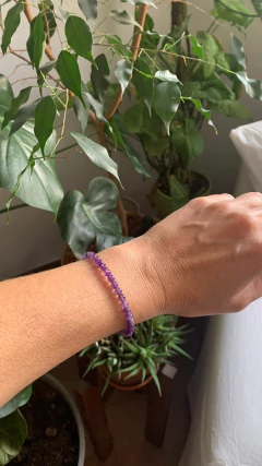 Pulsera fina de piedra Amatista en internet