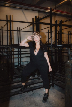 Mono Debbie Negro en internet